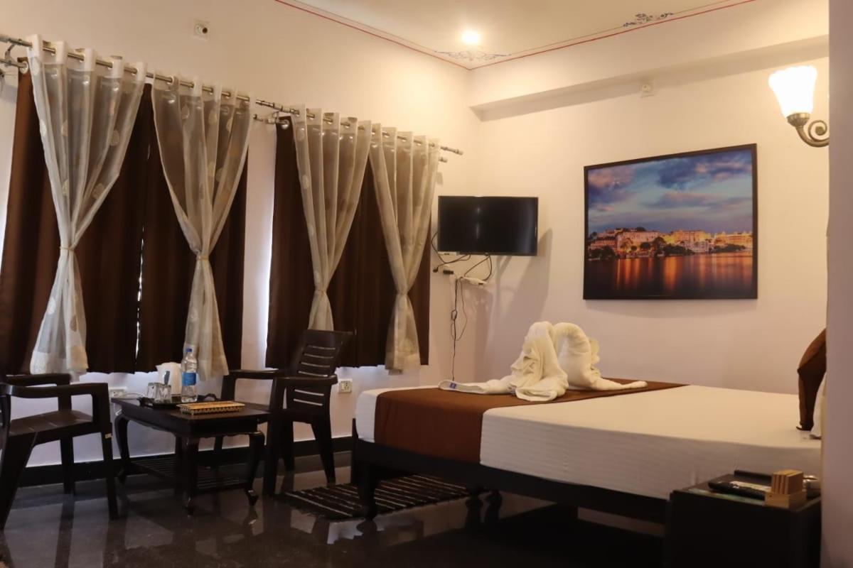 Hotel Shiv Palace Udajpur Zewnętrze zdjęcie