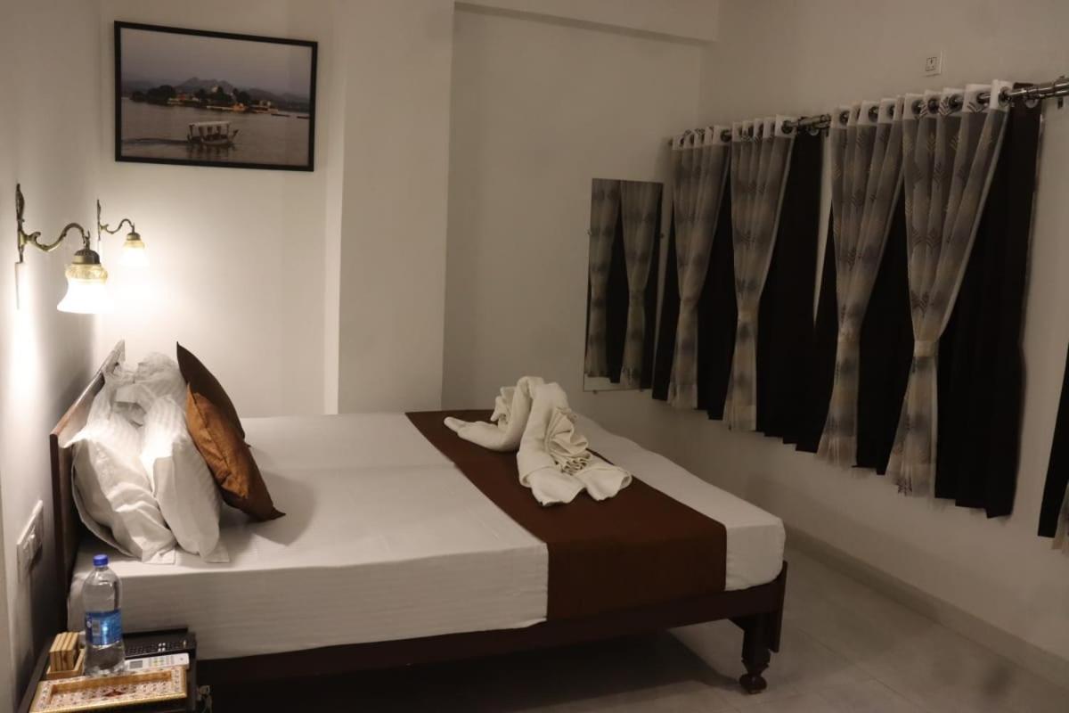 Hotel Shiv Palace Udajpur Zewnętrze zdjęcie