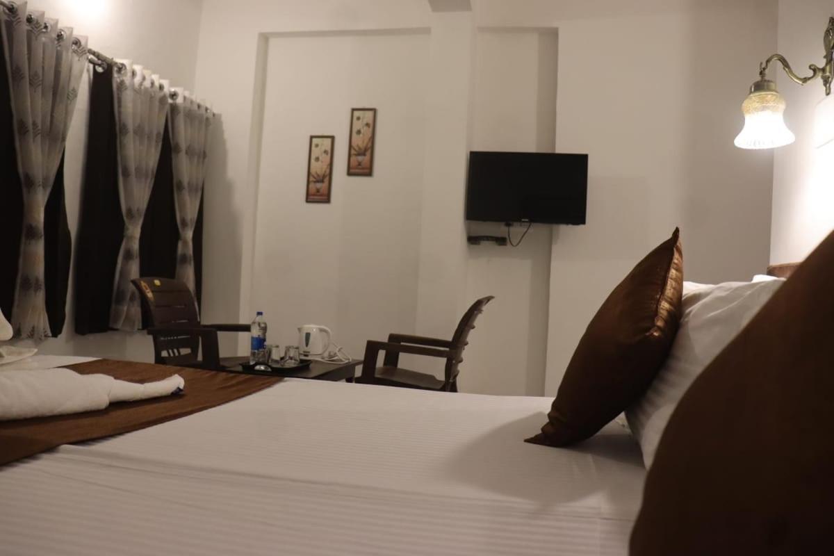Hotel Shiv Palace Udajpur Zewnętrze zdjęcie