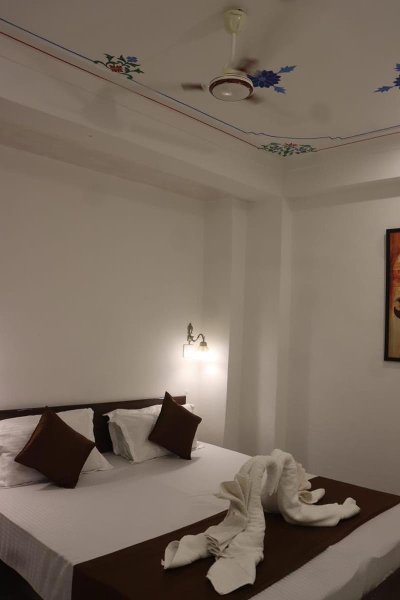 Hotel Shiv Palace Udajpur Zewnętrze zdjęcie